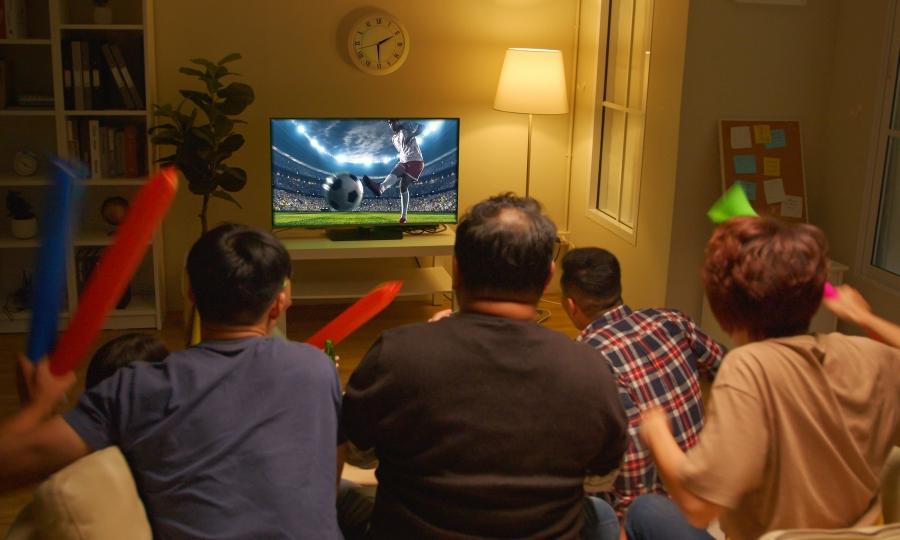 Mẹo giữ phong độ cho nam giới thức khuya xem bóng đá - VnExpress Sức khỏe